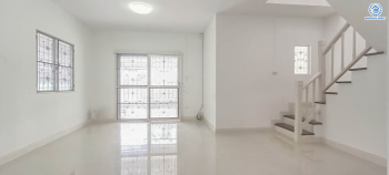 *****ทาวน์เฮ้าส์มือสองปทุมธานี โครงการ พฤกษาD คลองสาม เนื้อที่กว้างเกือบ 24 ตร.ว. ฟังก์ชัน 3 ห้องนอน 2 ห้องน้ำ 2 ที่จอดรถ หน้ากว้างมีพื้นที่ เป็นหลังมุมกลับรถ บนทำเลเชื่อมต่อ ถนนคลองหลวง ใกล้รถไฟฟ้าสายสีแดง "สถานีรังสิต" และจุดขึ้นทางด่วน "วงแหวนรอบนอกตะวันออก-รังสิตคลอง5"